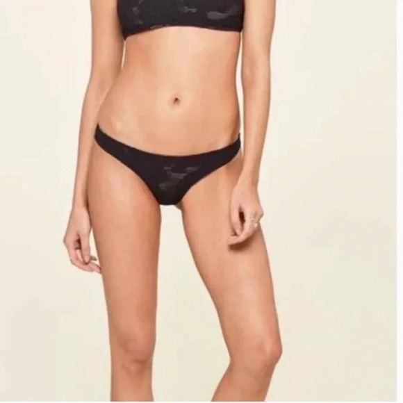 Amuse SOCIETY ZINNEA FLORAL SKIMPY BOTTOM - Picture 3 of 3